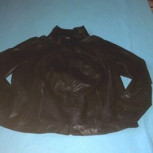 AVENUE faux leather zip up moto jacket 3 zipper pockets size 22/24